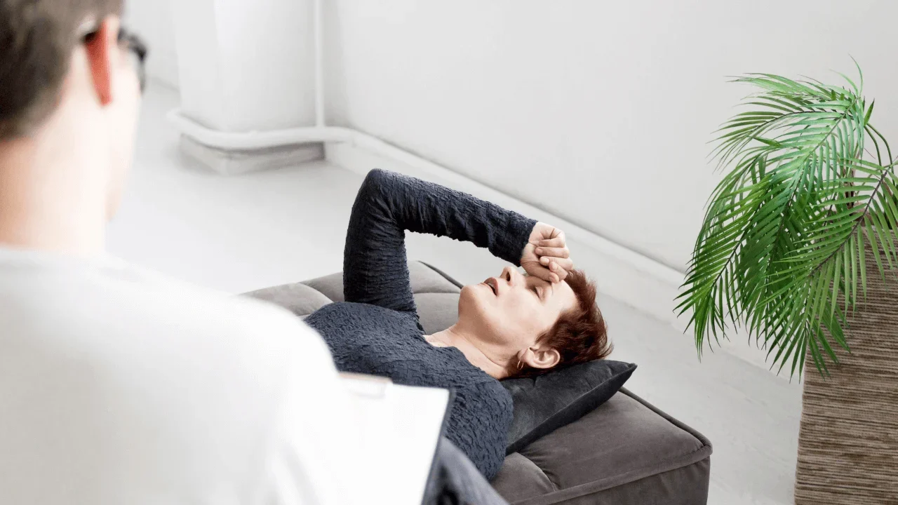 Hipnosis ericksoniana: Qué es y cómo se usa en psicoterapia