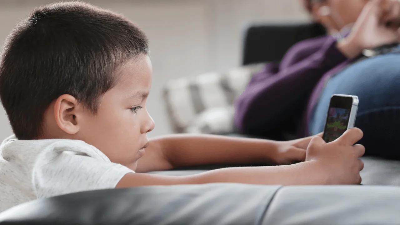 Internet, Redes Sociales y desarrollo de la identidad en niños niñas y adolescentes: reflexiones y desafíos