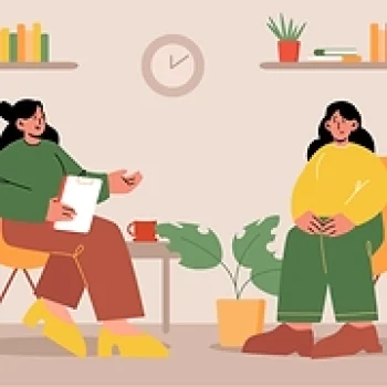 Dos mujeres en sesión de terapia, una toma notas y otra escucha en ambiente cálido con plantas y libros.